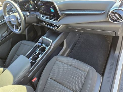 Used 2025 Chevrolet Equinox LT image 18