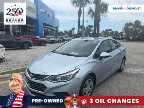 Used 2018 Chevrolet Cruze LS FWD image 1