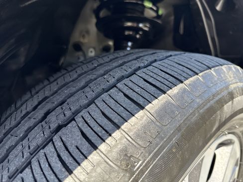 Used 2023 Subaru Ascent Premium w/ Convenience Package image 12