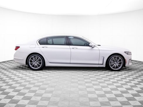 Certified 2022 BMW 750i xDrive AWD/4WD image 6