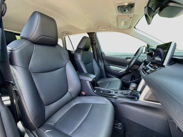 Used 2023 Toyota Corolla Cross XLE FWD image 14
