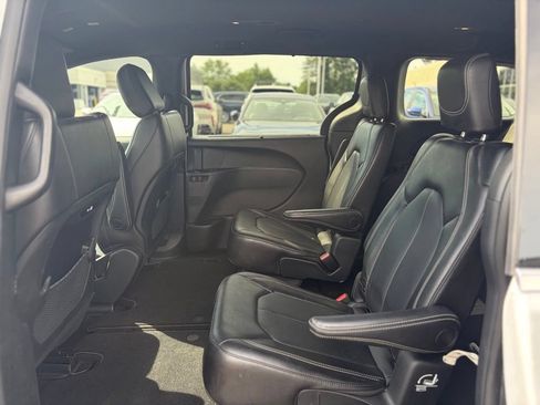 Used 2025 Chrysler Pacifica Select FWD image 14