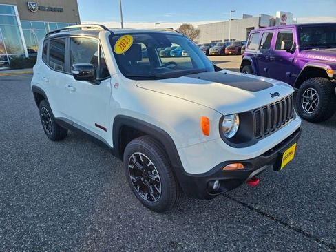 Used 2023 Jeep Renegade Trailhawk image 4