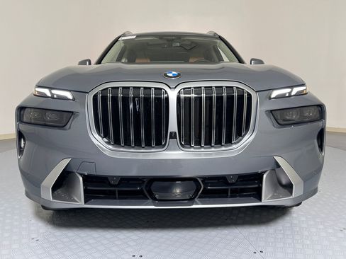 Used 2026 BMW X7 xDrive40i w/ Executive Package image 6