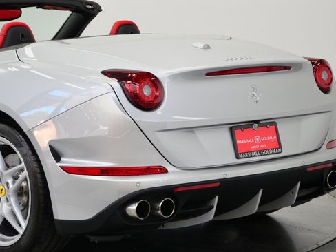 Used 2017 Ferrari California T RWD image 43