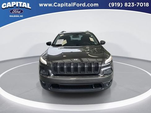 Used 2016 Jeep Cherokee Latitude w/ Safety/Convenience Group FWD image 3