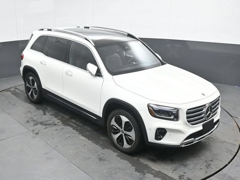Used 2025 Mercedes-Benz GLB 250 4MATIC image 35