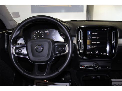 Used 2022 Volvo XC40 T5 Momentum image 33