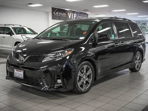 Used 2020 Toyota Sienna SE Premium FWD image 4