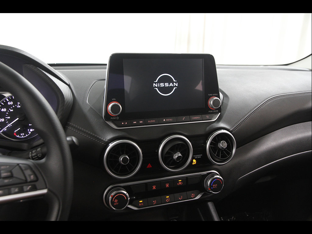 Used 2025 Nissan Sentra SV FWD image 9