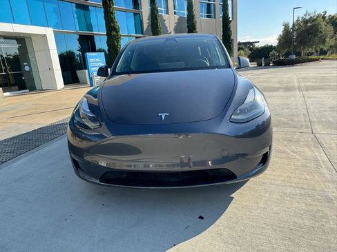 Used 2024 Tesla Model Y 2WD image 2