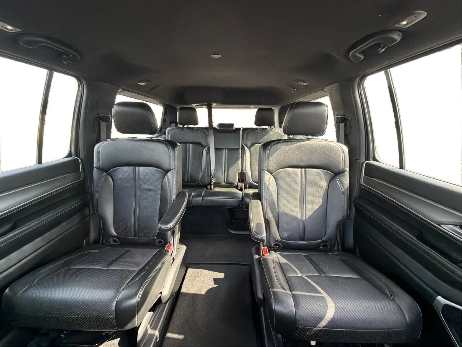 Used 2025 Jeep Wagoneer Series II AWD/4WD image 14