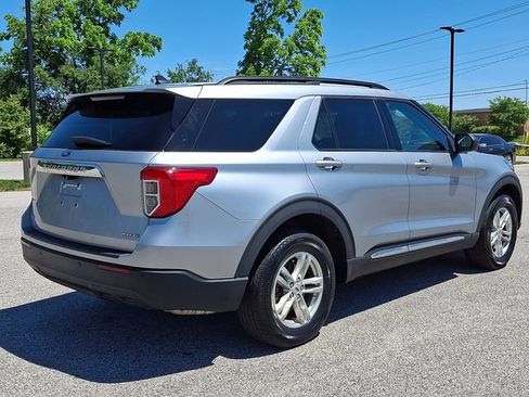 Used 2023 Ford Explorer XLT AWD/4WD image 9