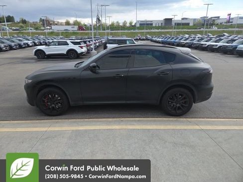 Used 2017 Maserati Levante S AWD/4WD image 4