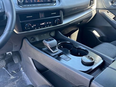 Used 2025 Nissan Rogue SV AWD/4WD image 44