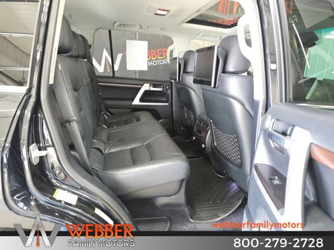 Used 2016 Toyota Land Cruiser w/ Four Season Floor Mat Package AWD/4WD image 9