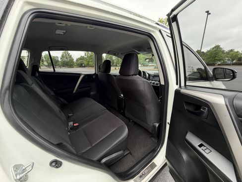 Used 2016 Toyota RAV4 LE FWD image 14