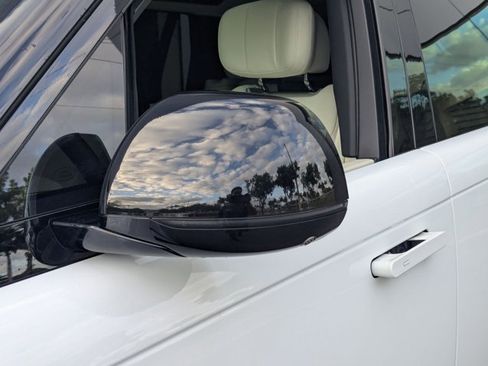 Used 2025 Land Rover Range Rover Long Wheelbase Autobiography image 7