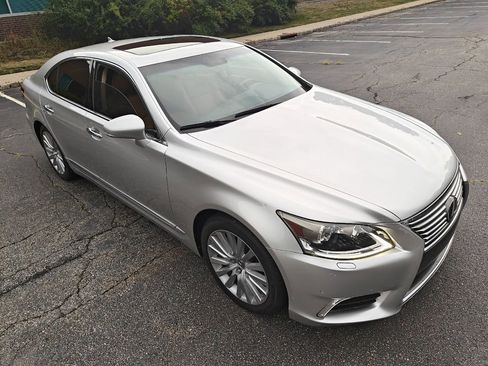 Used 2013 Lexus LS 460 image 9