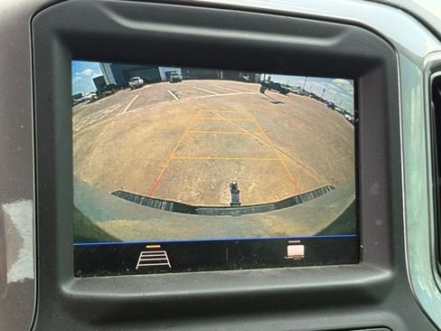 Used 2020 Chevrolet Silverado 2500 Custom w/ Custom Value Package image 16