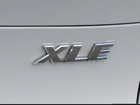 Certified 2024 Toyota Venza XLE AWD/4WD image 10