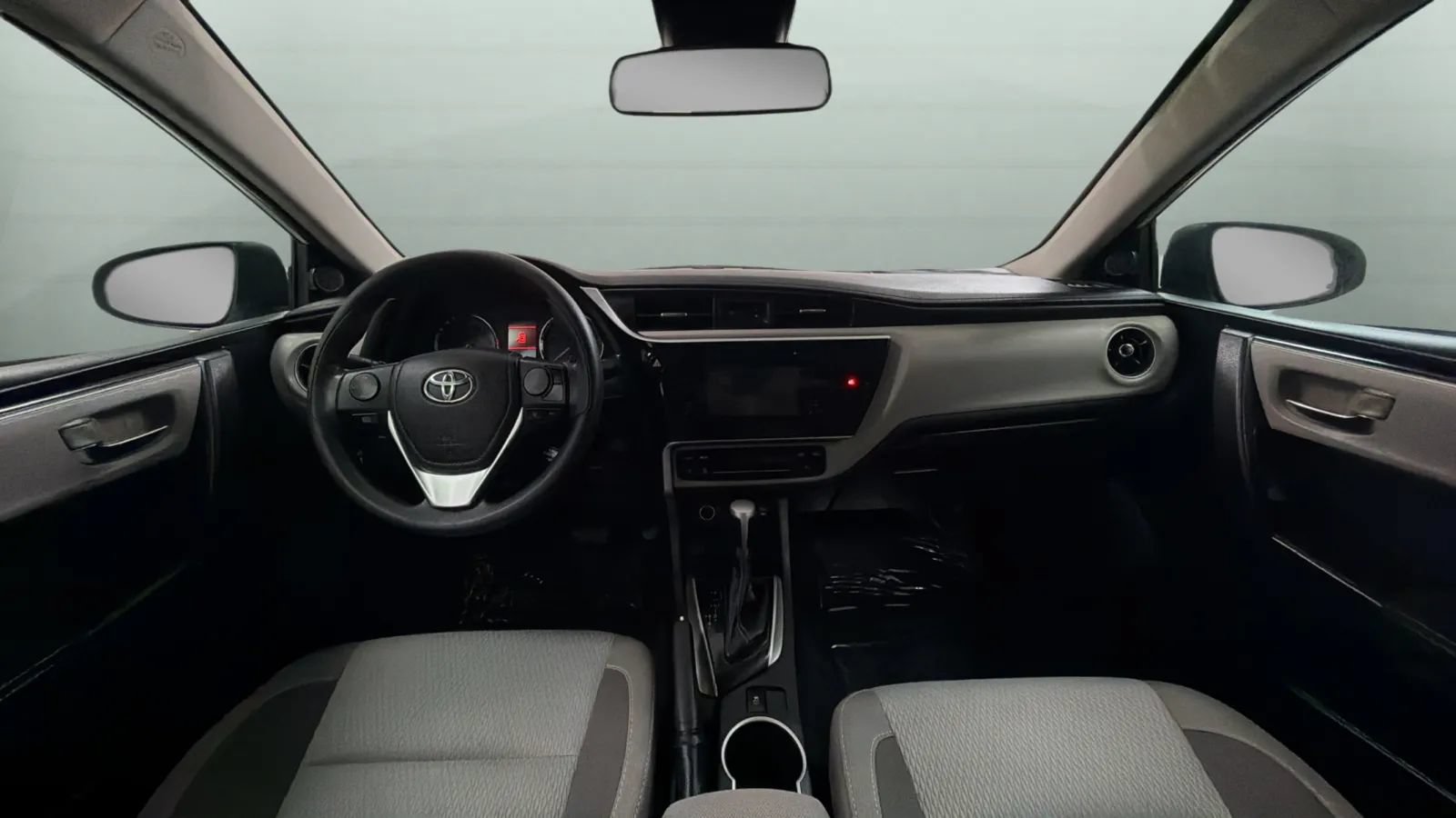 Used 2018 Toyota Corolla LE w/ Carpet Mat Package (TMS) FWD image 9