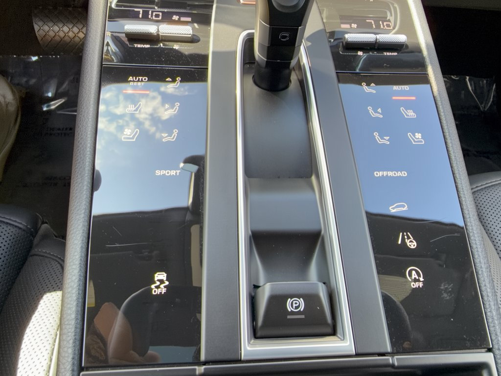 Certified 2026 Porsche Macan AWD/4WD image 22