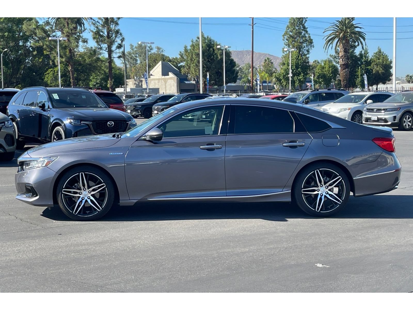 Used 2021 Honda Accord Touring image 2