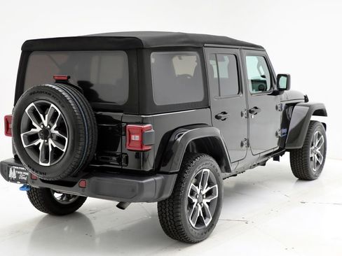Used 2024 Jeep Wrangler Unlimited w/ Convenience Group image 9
