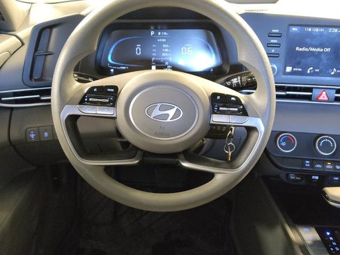 Used 2024 Hyundai Elantra SE image 22
