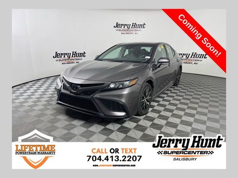 Used 2024 Toyota Camry SE w/ Convenience Package image 1