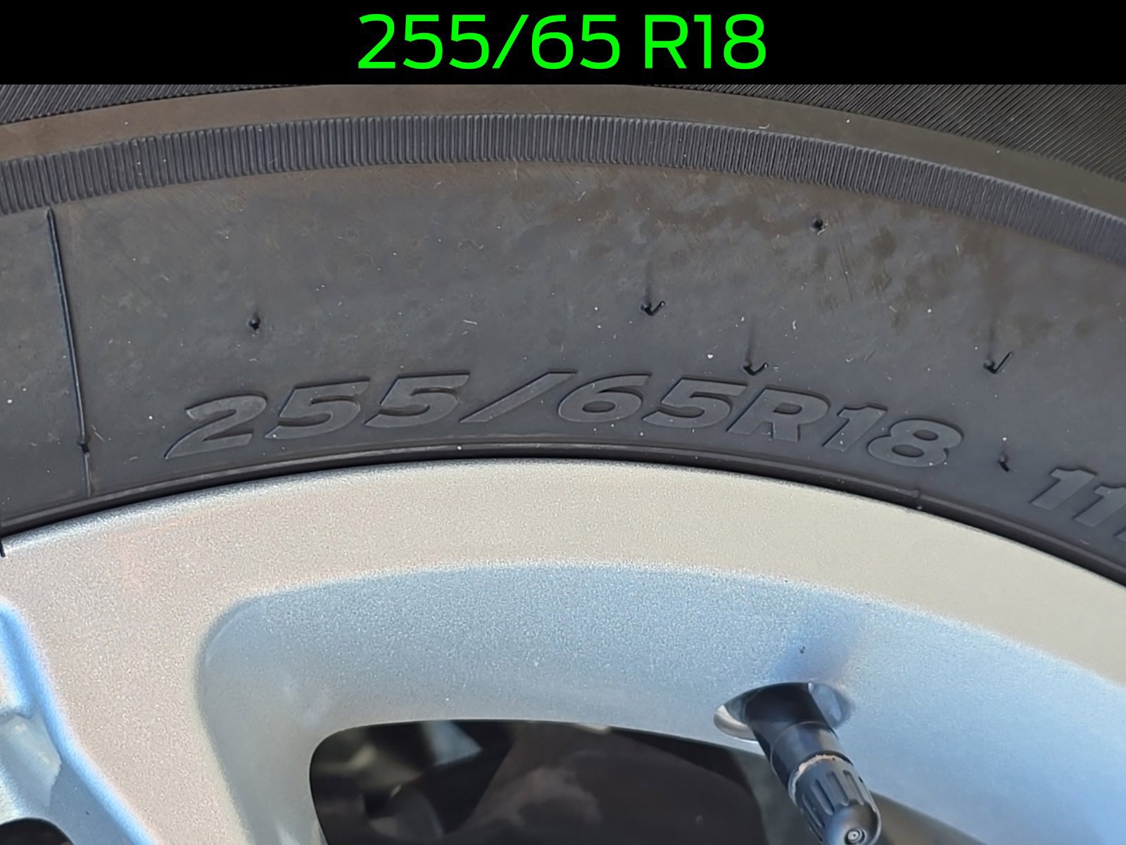 Used 2025 Ford Explorer Active RWD image 50
