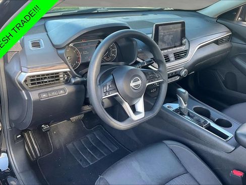Used 2025 Nissan Altima 2.5 SV FWD image 16