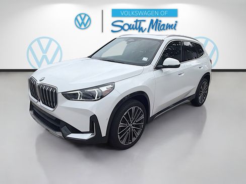 Used 2025 BMW X1 xDrive28i w/ Technology Package AWD/4WD image 3