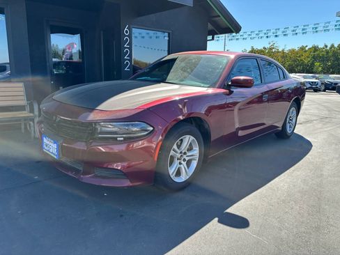 Used 2020 Dodge Charger SXT image 4