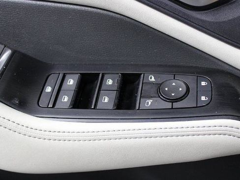 Certified 2025 Nissan Rogue SV image 20