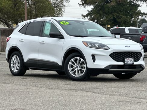 Certified 2022 Ford Escape SE image 2