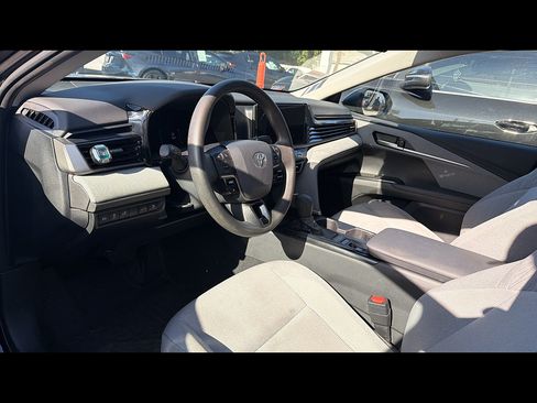 Used 2025 Toyota Camry LE FWD image 5
