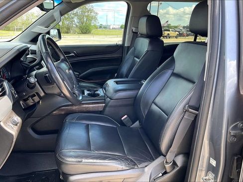 Used 2018 Chevrolet Suburban LT RWD image 18