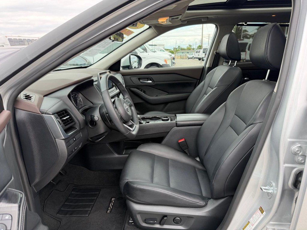 Used 2023 Nissan Rogue SV w/ SV Premium B Package AWD/4WD image 17