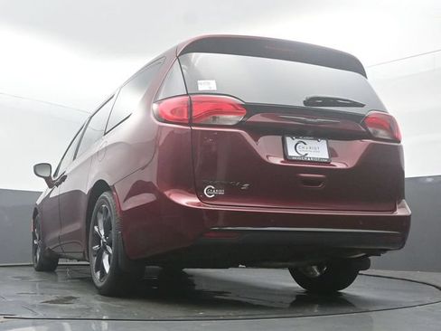 Used 2020 Chrysler Pacifica Touring w/ S Appearance Package FWD image 47