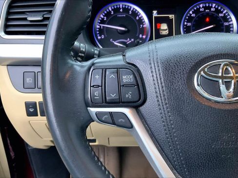 Used 2019 Toyota Highlander XLE image 22