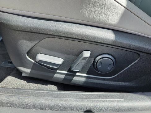 New 2025 Hyundai Elantra Limited image 10