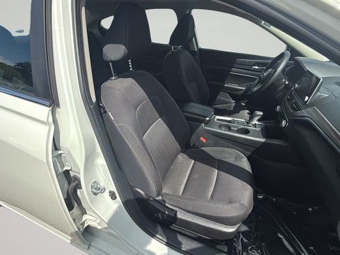Used 2025 Nissan Altima 2.5 SV FWD image 28