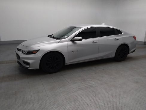 Used 2018 Chevrolet Malibu LT FWD image 2