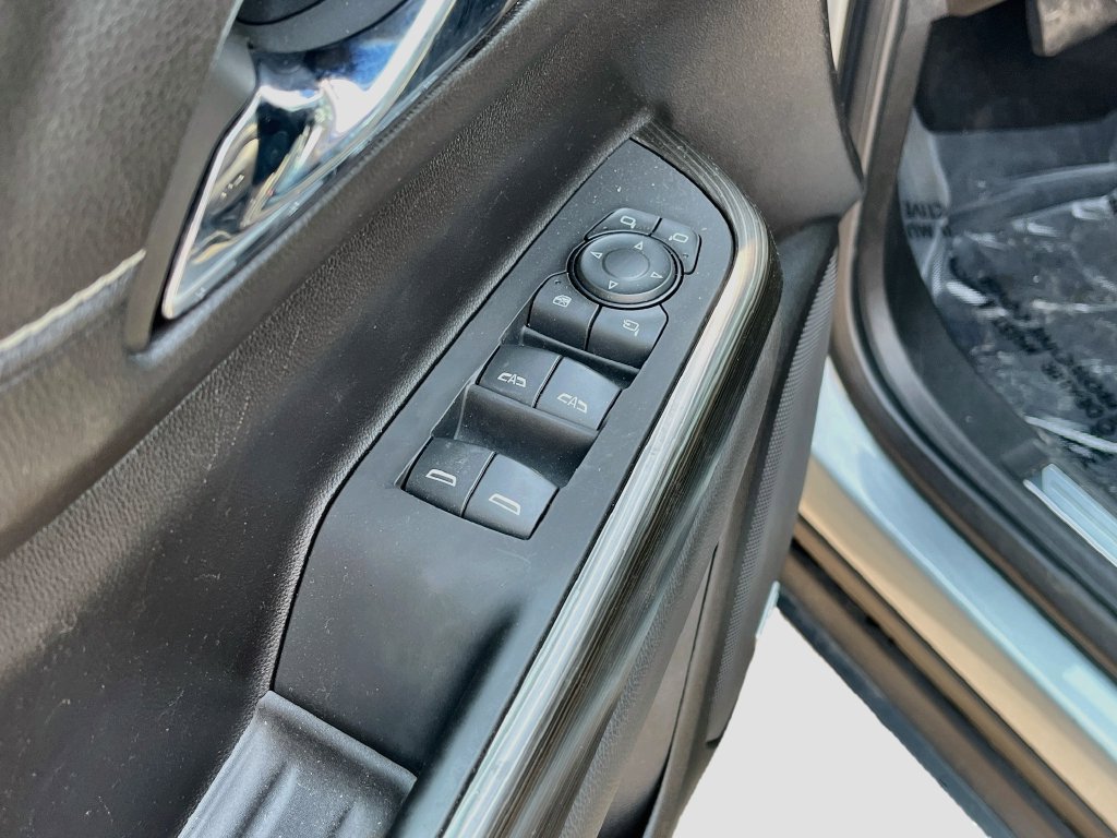 Used 2023 GMC Acadia SLT w/ Technology Package AWD/4WD image 18