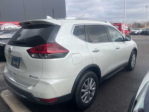 Used 2019 Nissan Rogue SV image 3