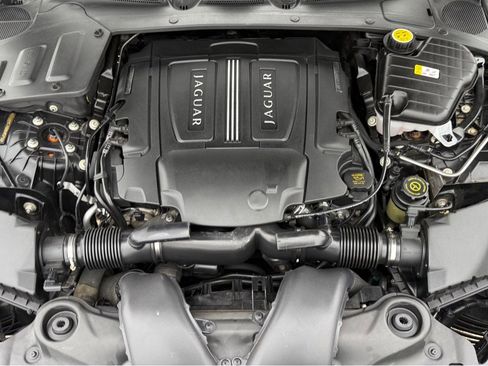 Used 2013 Jaguar XJ image 28