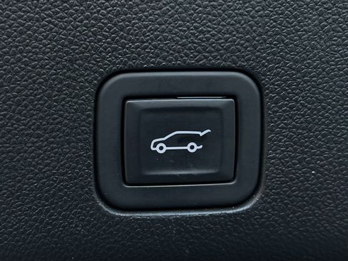 Used 2024 Chevrolet Suburban LT image 47