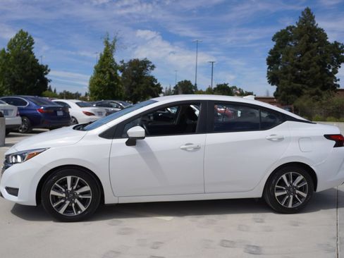 Used 2023 Nissan Versa SV FWD image 3